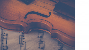 Musiknoten und Geige